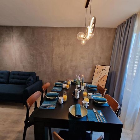 Marsselis Luxe Port Apartment Varna Exteriör bild