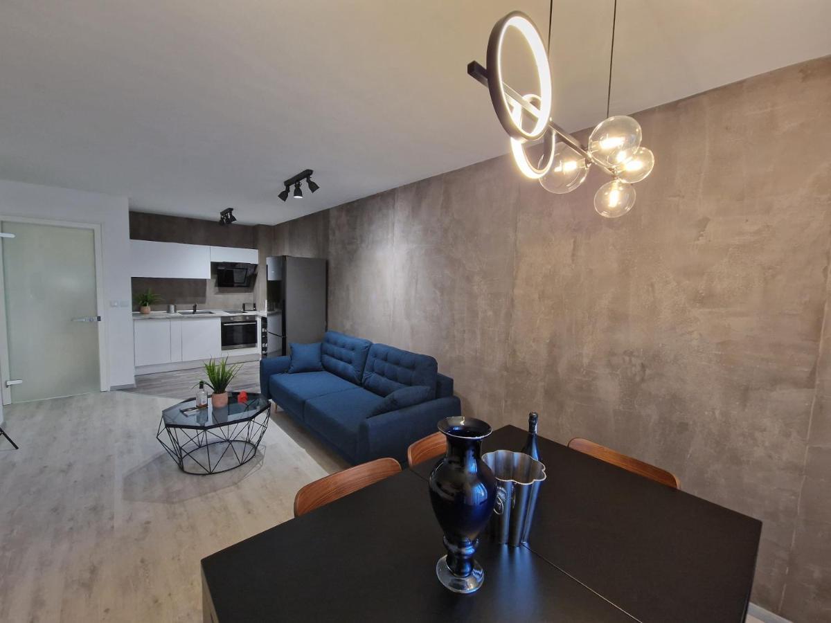 Marsselis Luxe Port Apartment Varna Exteriör bild