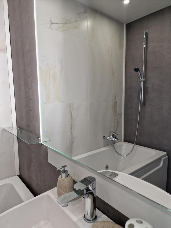 Marsselis Luxe Port Apartment Varna Exteriör bild