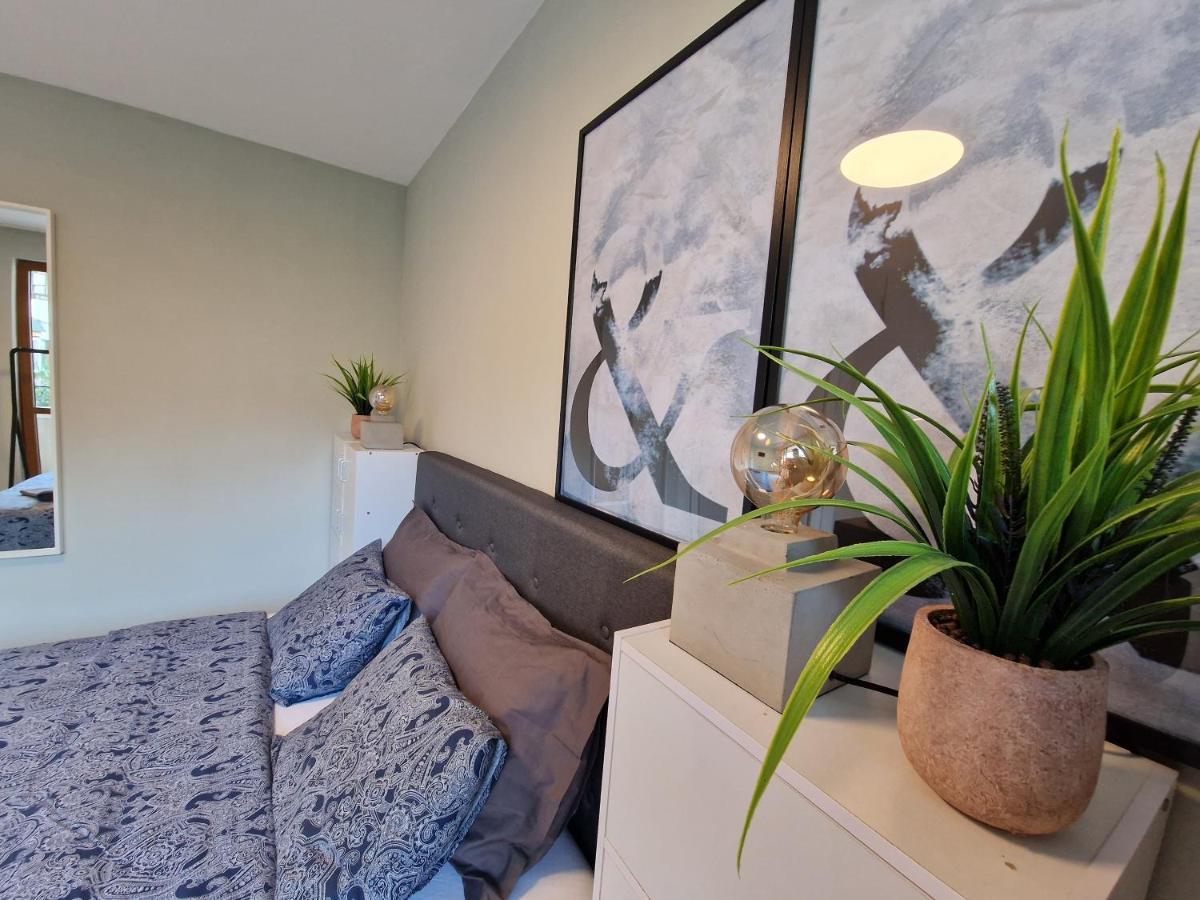 Marsselis Luxe Port Apartment Varna Exteriör bild