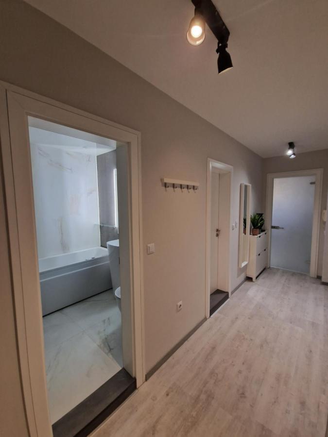 Marsselis Luxe Port Apartment Varna Exteriör bild