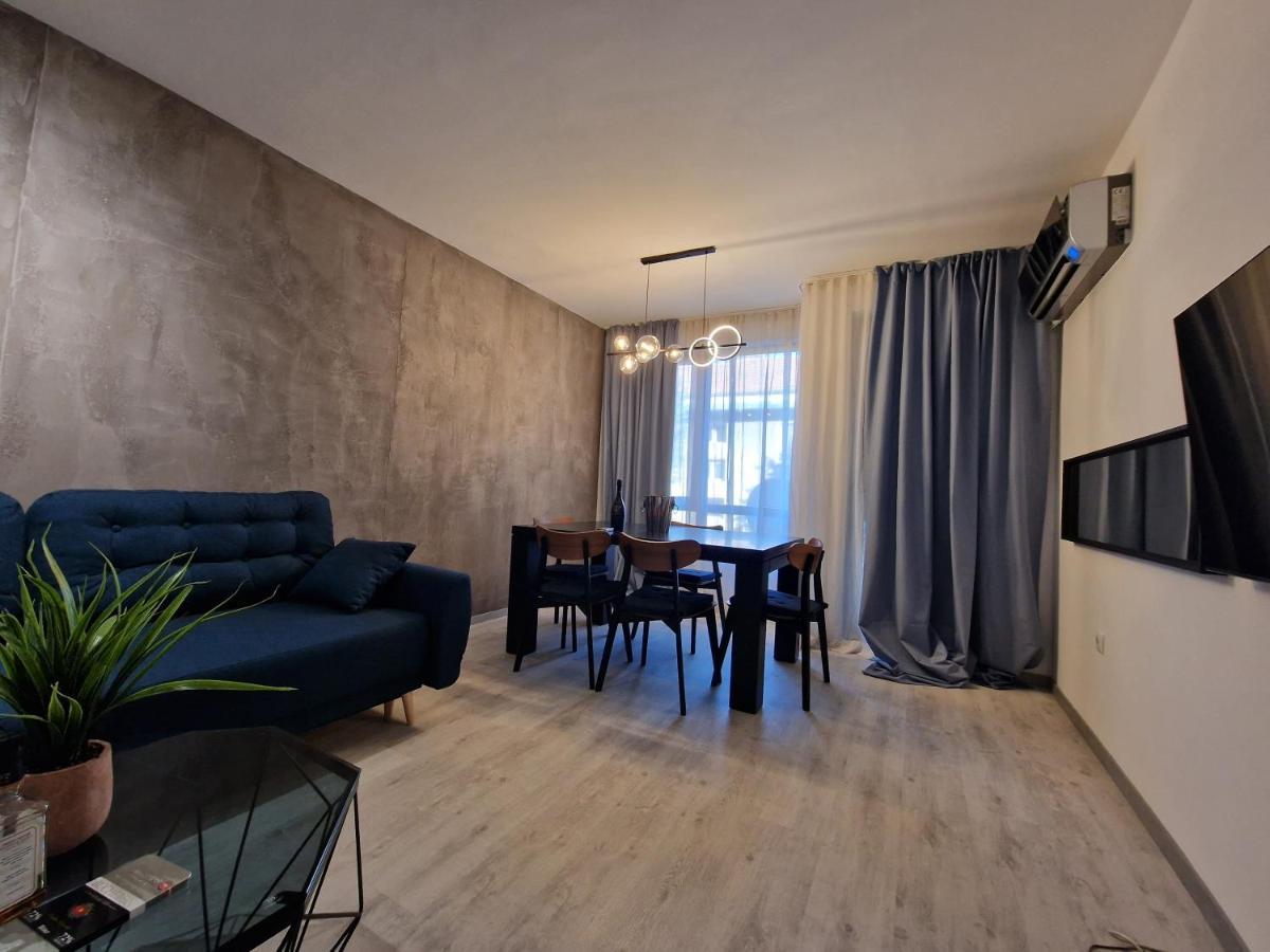 Marsselis Luxe Port Apartment Varna Exteriör bild