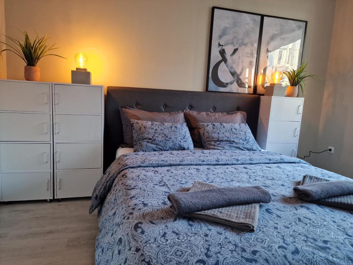 Marsselis Luxe Port Apartment Varna Exteriör bild