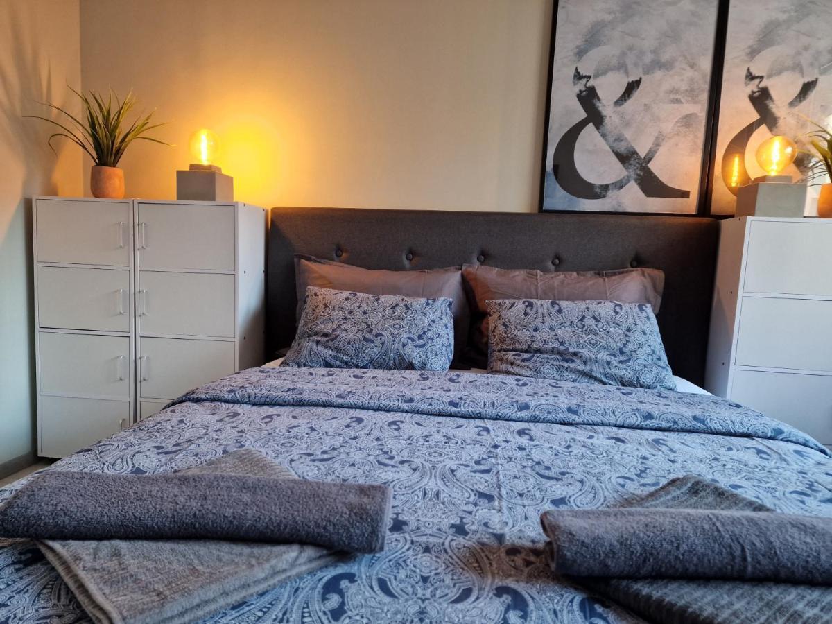 Marsselis Luxe Port Apartment Varna Exteriör bild