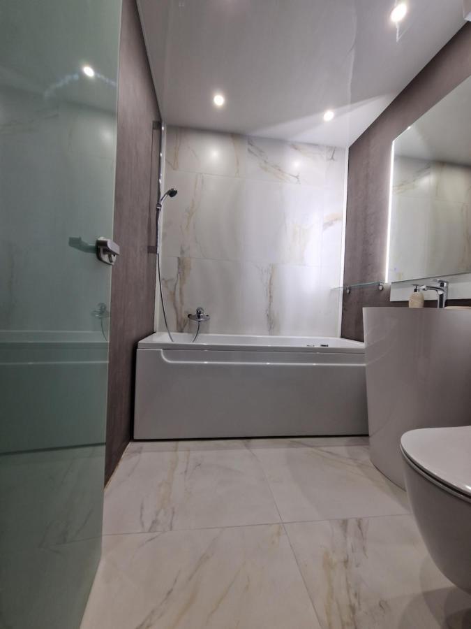 Marsselis Luxe Port Apartment Varna Exteriör bild