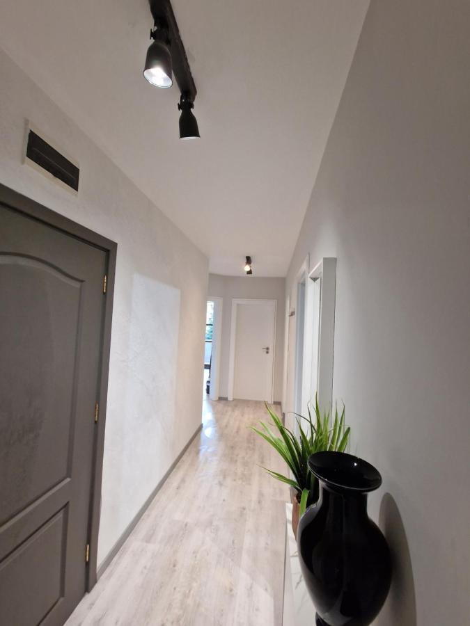 Marsselis Luxe Port Apartment Varna Exteriör bild