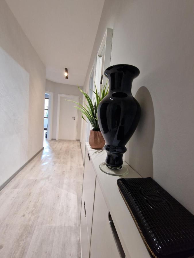 Marsselis Luxe Port Apartment Varna Exteriör bild