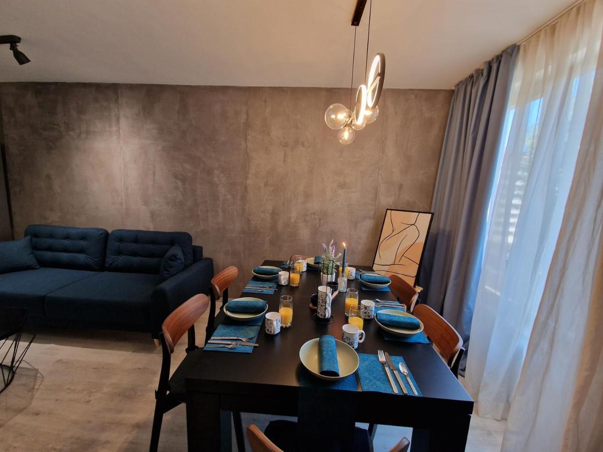 Marsselis Luxe Port Apartment Varna Exteriör bild