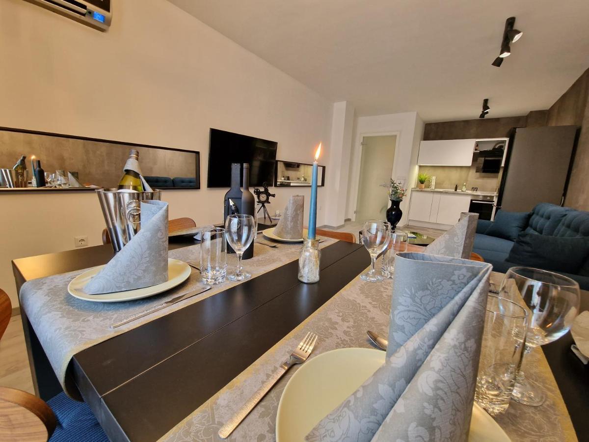 Marsselis Luxe Port Apartment Varna Exteriör bild