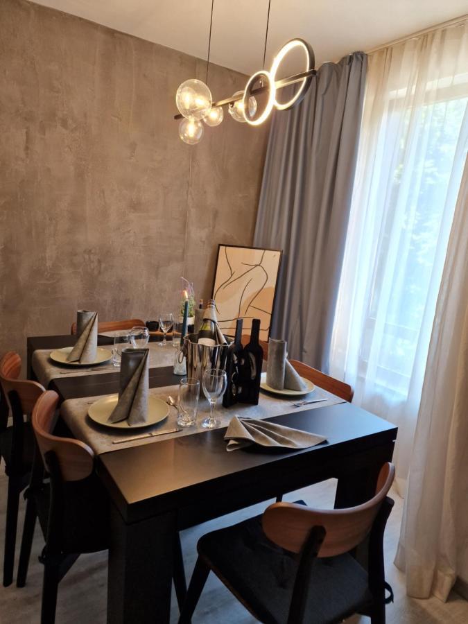 Marsselis Luxe Port Apartment Varna Exteriör bild