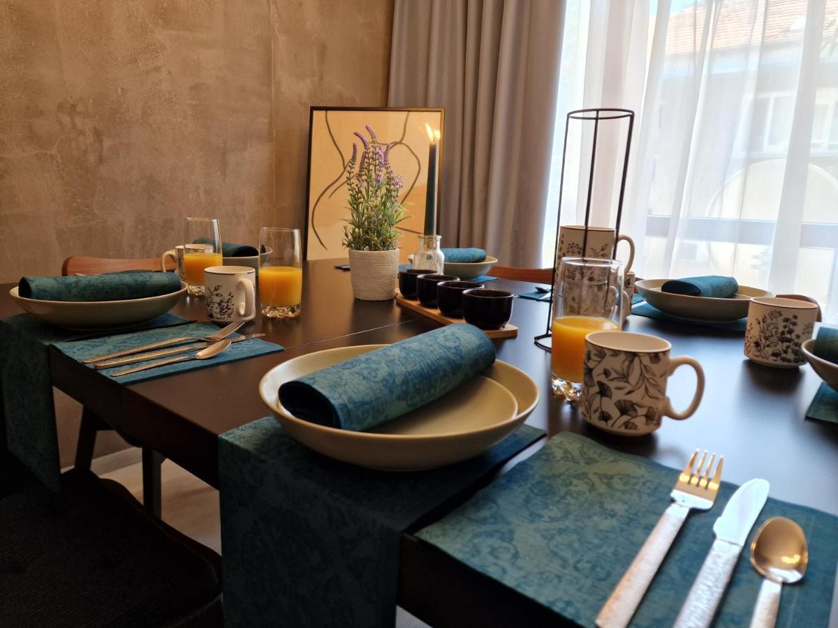 Marsselis Luxe Port Apartment Varna Exteriör bild