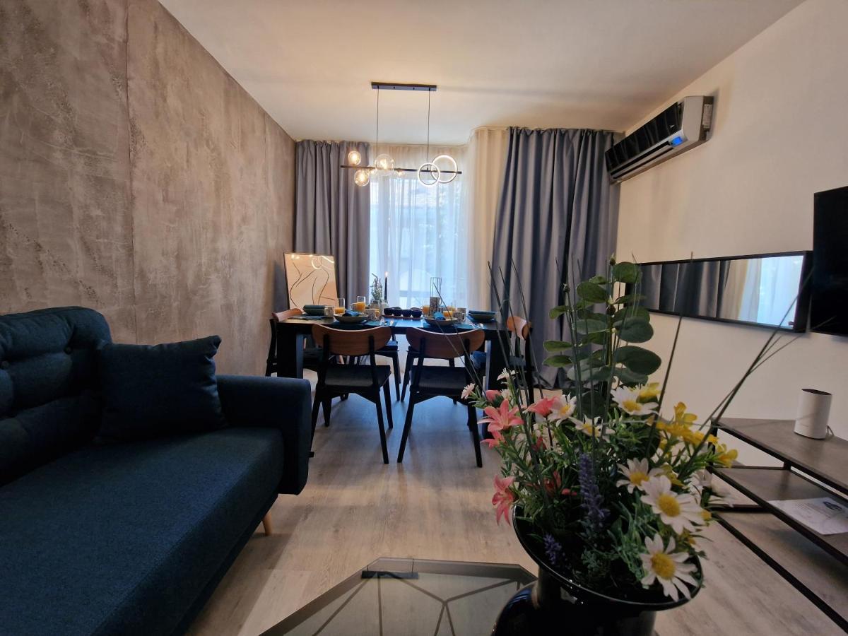 Marsselis Luxe Port Apartment Varna Exteriör bild