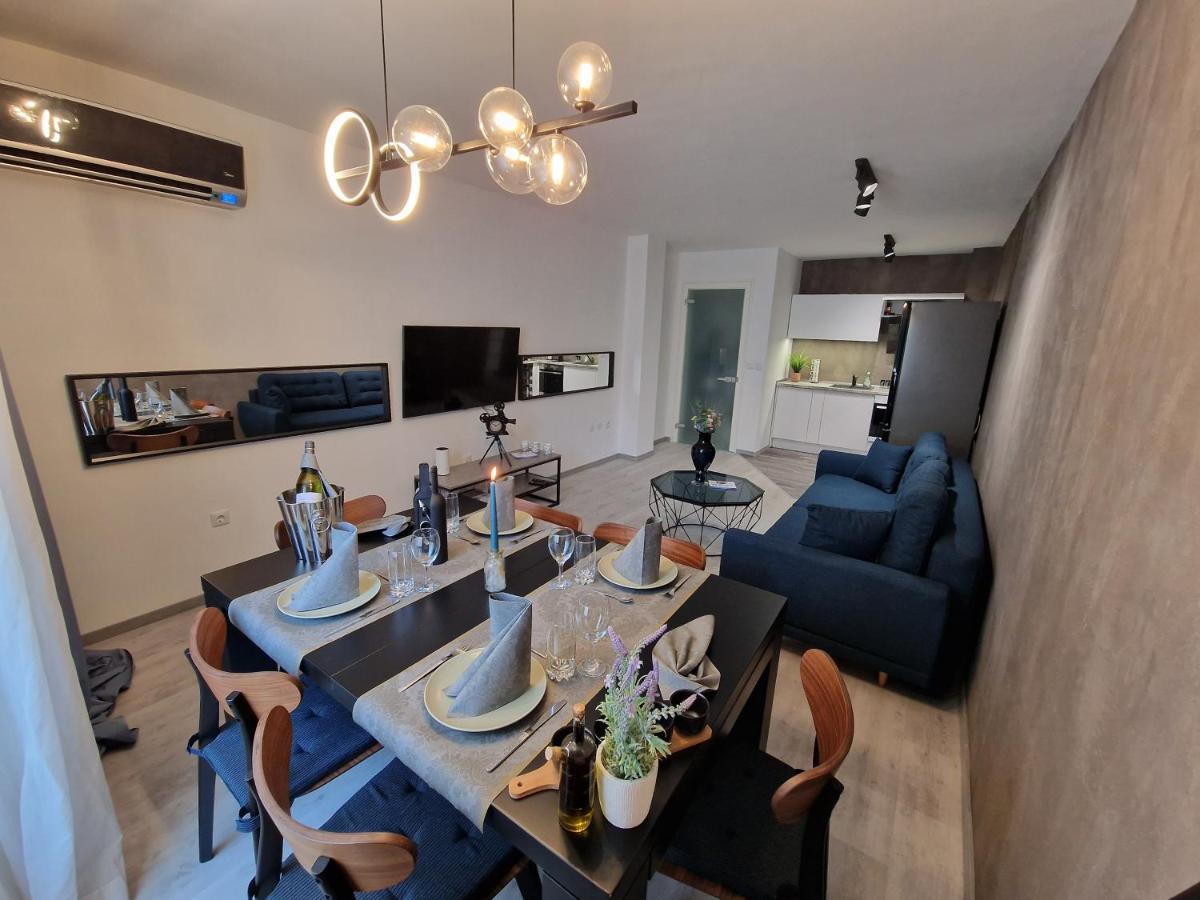 Marsselis Luxe Port Apartment Varna Exteriör bild